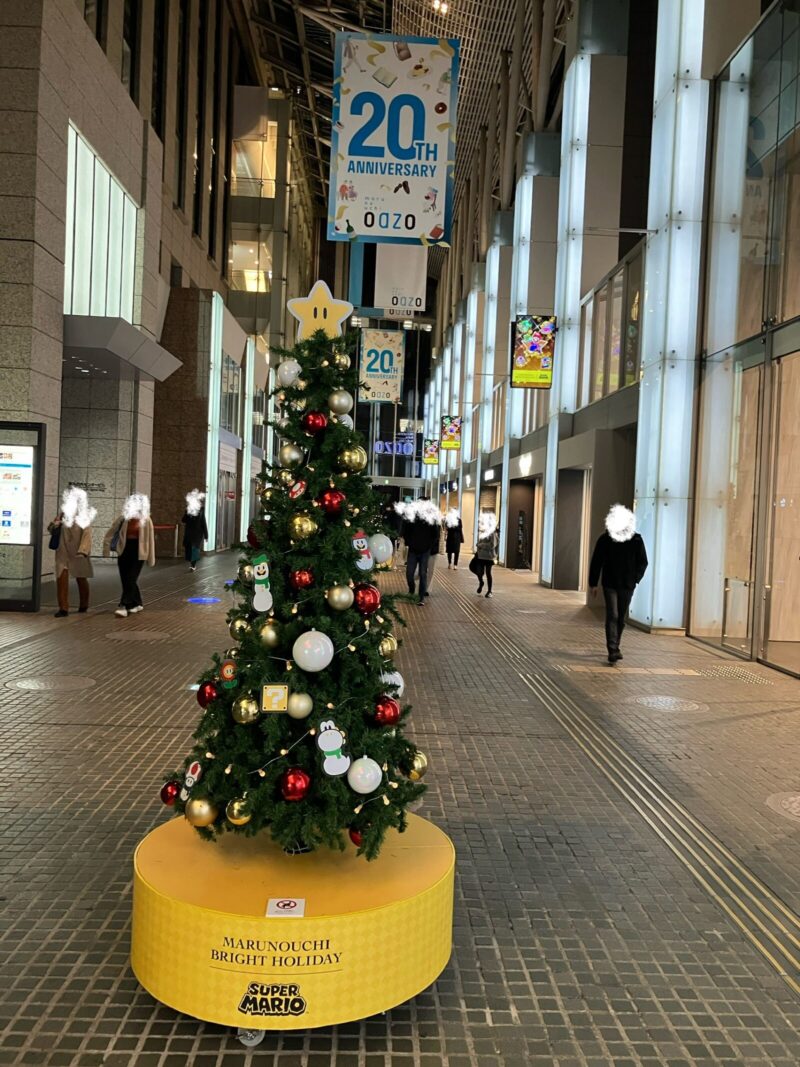 丸の内オアゾマリオ仕様のクリスマスツリー