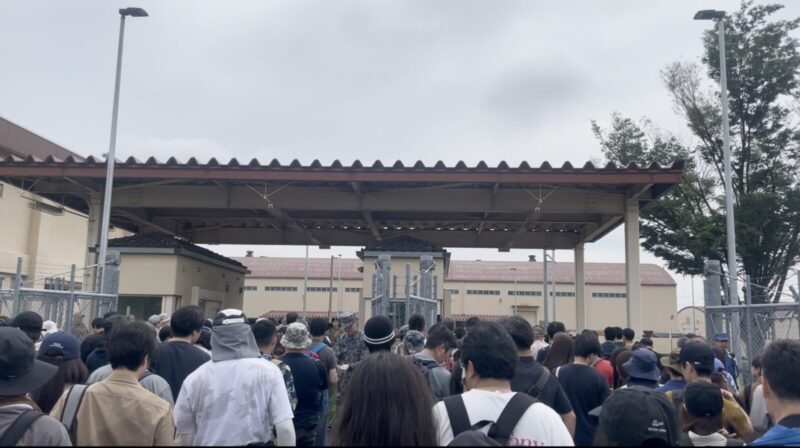 横田基地友好祭入口